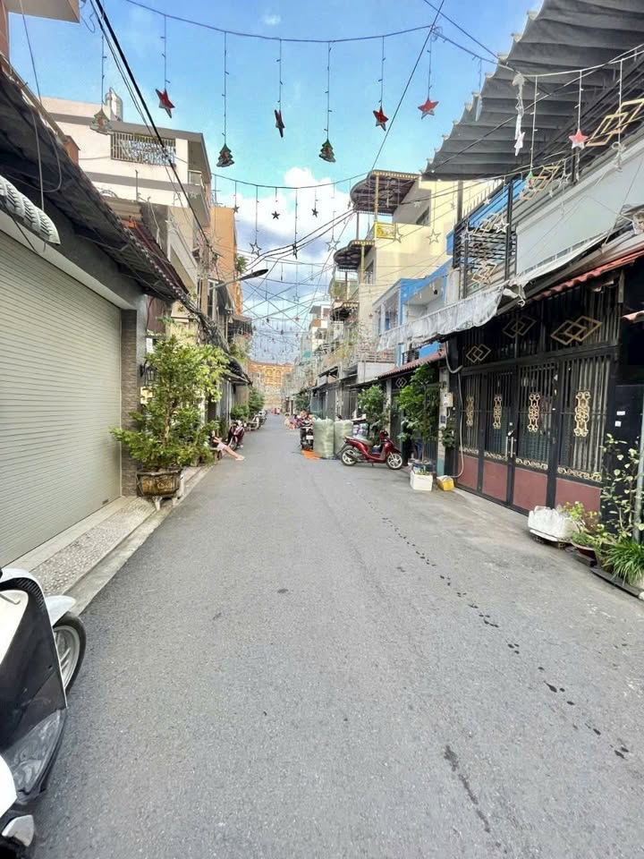 Nhà 2 tầng Hẻm Xe Hơi Tân Kỳ Tân Quý, Bình Tân 48m² giá 4.7 tỷ - Thương lượng ngay!