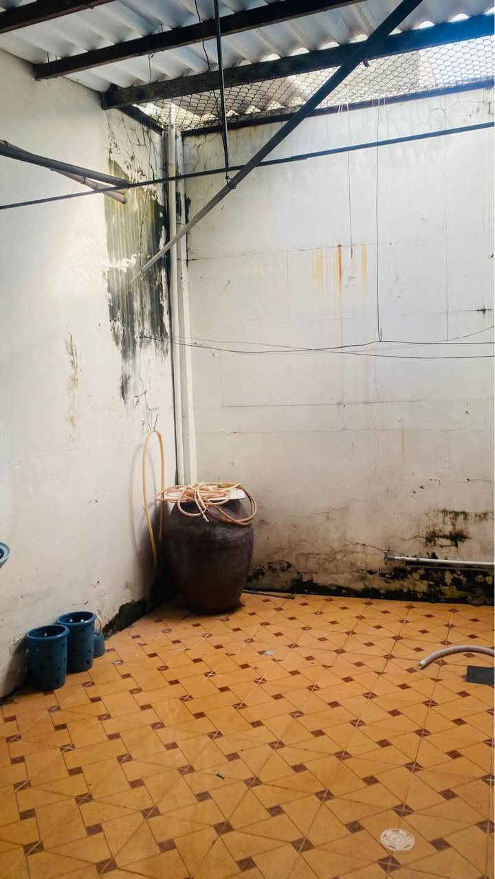 Nhà cấp 4 Phú Trinh 100m² giá 1.7 tỷ - Sân rộng, thương lượng!