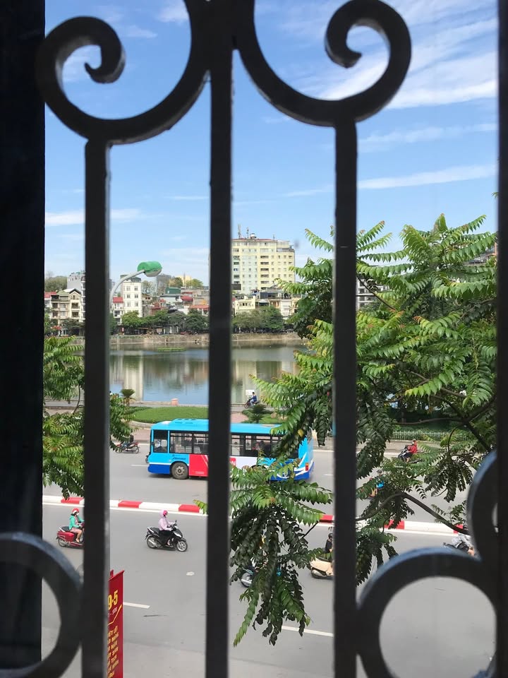 Căn hộ Nguyễn Chí Thanh 70m² giá thỏa thuận - Nhà đẹp, view hồ Ngọc Khánh!