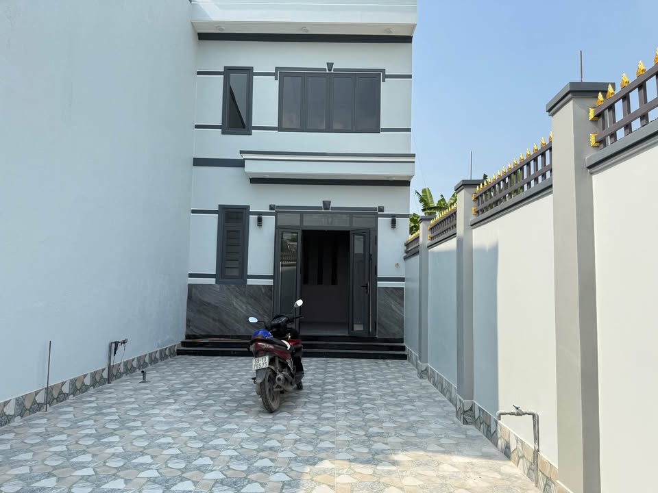 Nhà 2 Tầng Đẹp Mặt Tiền Đường Số 4, Củ Chi 100m² - Giá Chỉ 2.8 Tỷ!