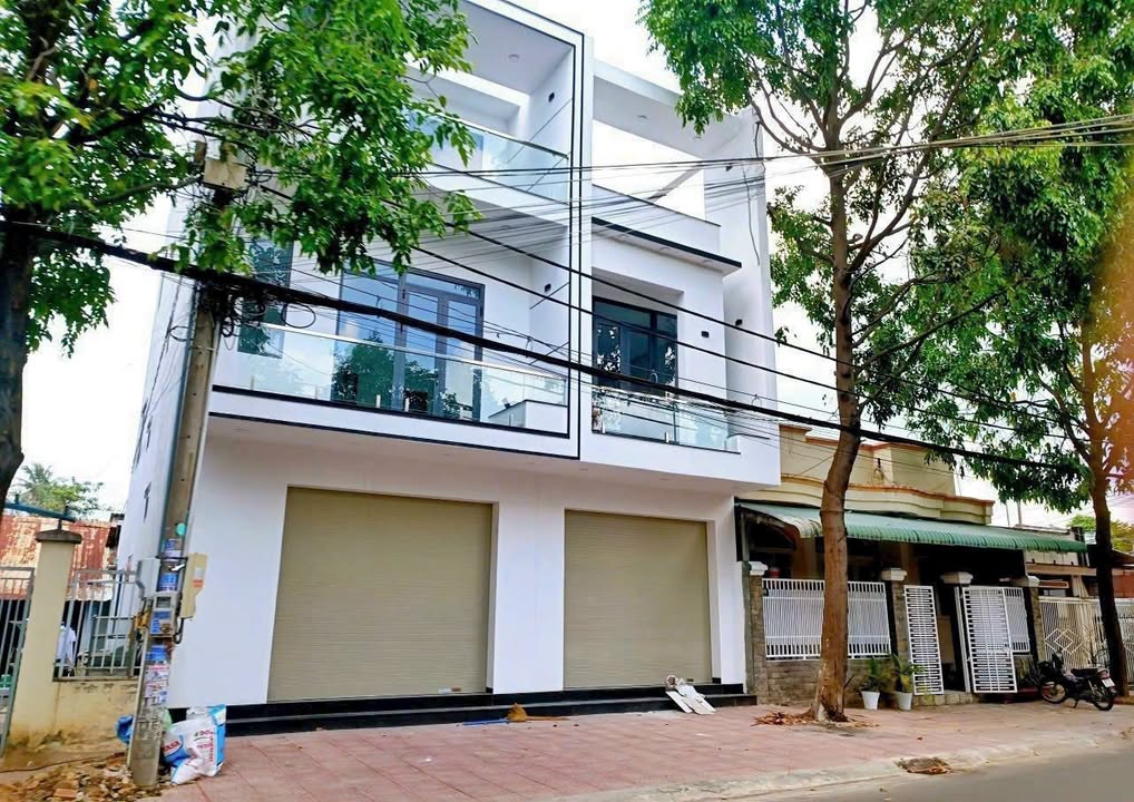 Nhà mặt tiền Nguyễn Thành Phương, Biên Hòa 127m² giá 8 tỷ - Kinh doanh thuận lợi!