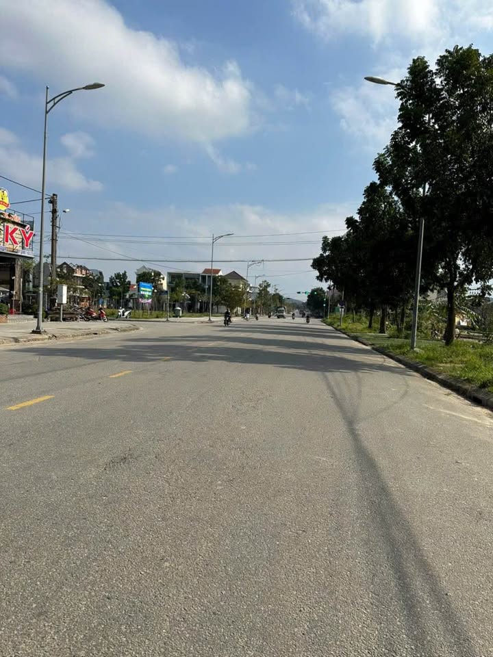 Nhà KQH Bàu Vá, TP Huế 114m² giá 4.x tỷ - Ô tô vào tận nhà!