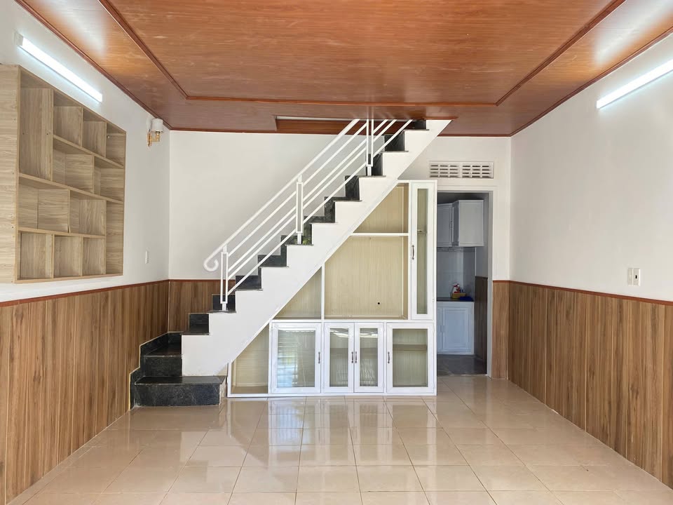 Nhà cho thuê 2 tầng hẻm Lý Nam Đế, 2 phòng ngủ - Giá chỉ 4 triệu/tháng