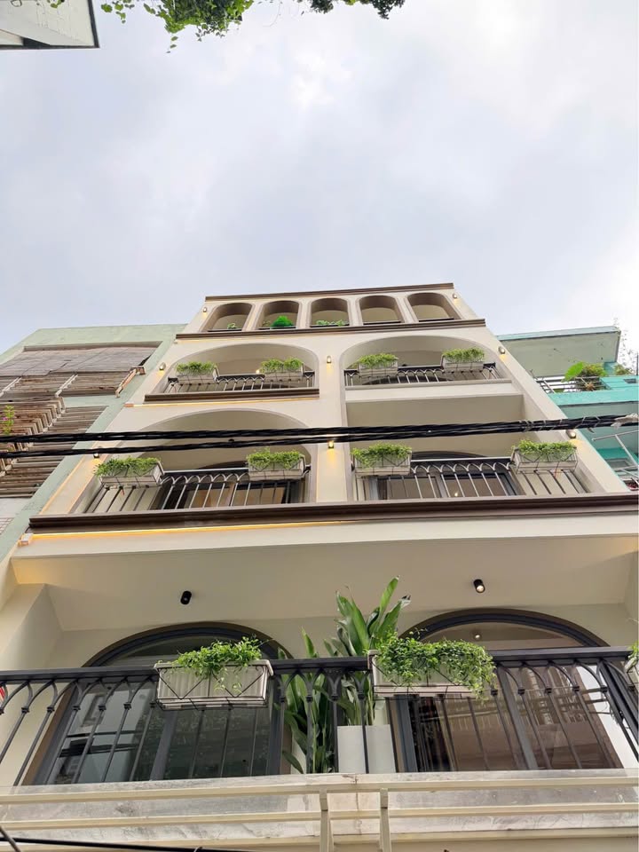 Nhà 5 tầng đường Cách Mạng Tháng Tám, Quận 10, 48m² - Sổ đẹp, công chứng ngay!