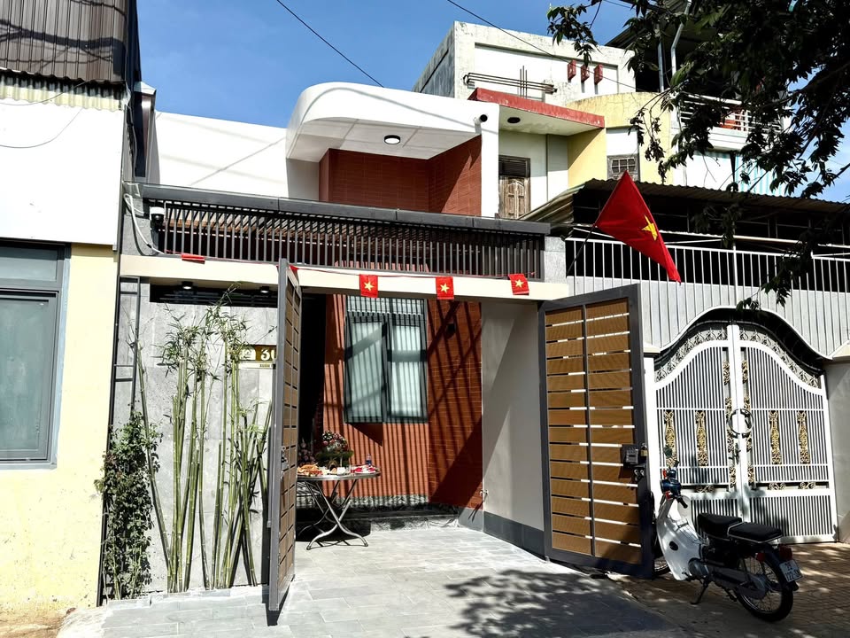 Nhà 2 mặt tiền Xuân Thủy, 50m² giá 3.6 tỷ - Full nội thất, vào ở ngay!