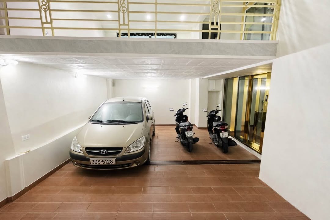 Nhà riêng đường Hoàng Quốc Việt, 48m² giá 17 tỷ - Sổ đỏ chính chủ, ô tô vào tận nhà!