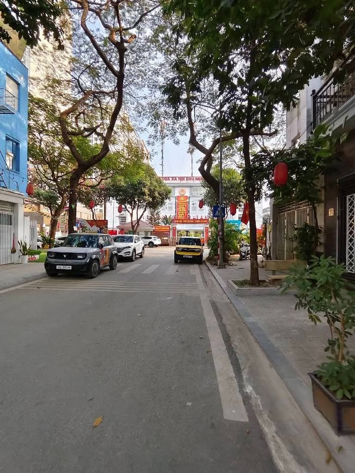 Nhà phố liền kề VIP Văn Phú Hà Đông 80m² giá 20 tỷ - Tiện kinh doanh, ô tô tránh!