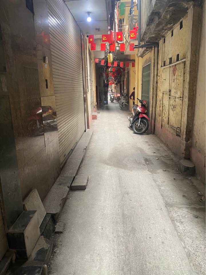 Nhà 5 tầng phố Quán Thánh 27m² giá 9.85 tỷ - Thiết kế hiện đại, sẵn sàng vào ở!