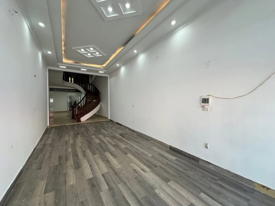 Nhà mặt đường Trần Nguyên Hãn, Hải Phòng 103m² giá 1X tỷ - Kinh doanh nhộn nhịp!