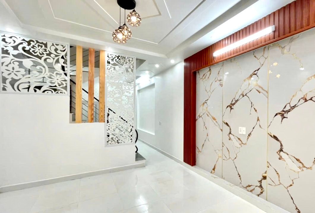 Nhà 3 Tầng Đẹp 40m² Đường Đằng Hải - Gần Tuyến Bùi Viện, Ô Tô Đỗ Sát Nhà!