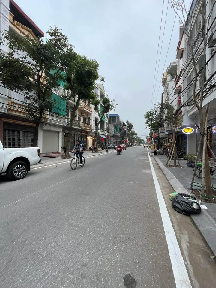 Nhà 3 tầng mặt đường Phan Đình Phùng, Nam Định 40m² giá 4,5 tỷ - Kinh doanh thuận lợi!