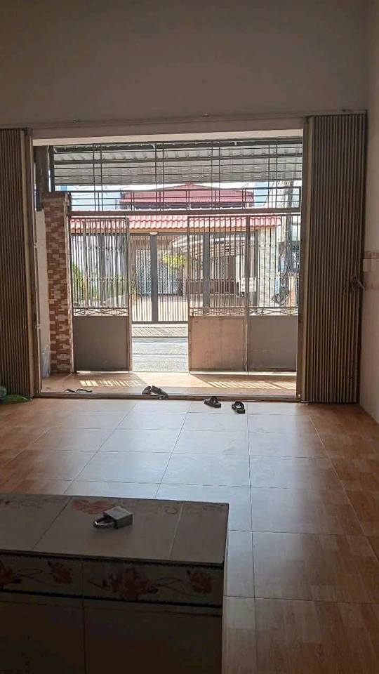 Nhà trệt lững Cách Mạng Tháng Tám, 75m² giá 3.5 triệu - Nhà mới, thoáng mát!