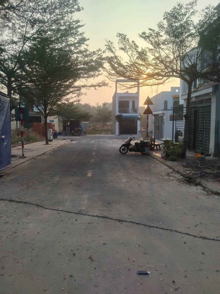 Nhà 1 Trệt 1 Lầu 3 PN tại Phường Tân Định, Bến Cát - Giá chỉ 2.3 tỷ!