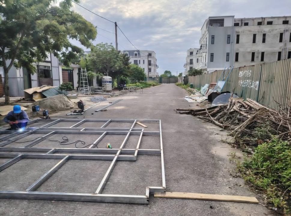 Đất nền 83 Quảng Phú 100m² giá 2 tỷ - Cơ hội đầu tư hấp dẫn!