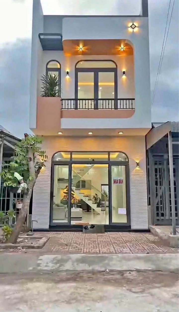 Nhà Phố Mặt Tiền Kinh Doanh Tại Tân Uyên 140m² Giá 2.15 Tỷ - Full Nội Thất Ngay Chợ Tân Hiệp!