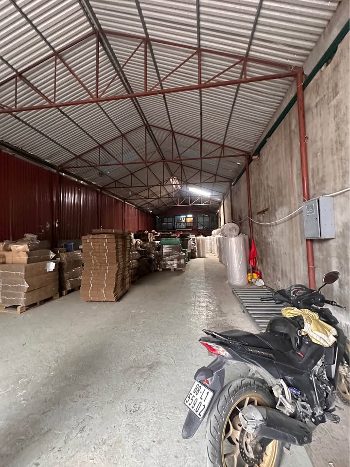 Kho xưởng cho thuê 330m² tại Phúc Diễn, Nam Từ Liêm - Đường xá thuận tiện, điện 3 pha đầy đủ