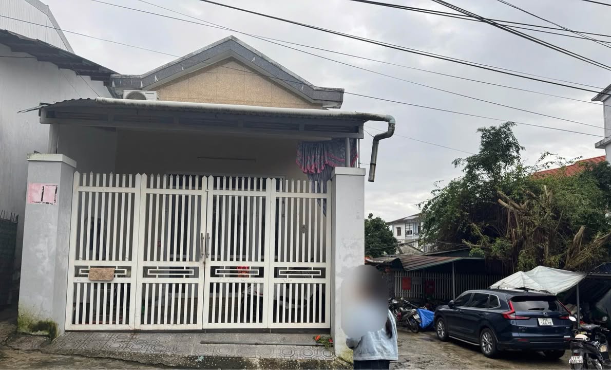 Nhà cấp 4 mặt tiền kiệt ô tô Trần Phú, TP Huế 76m² giá 2.3 tỷ - Gần trường đại học, tiện ích đầy đủ!