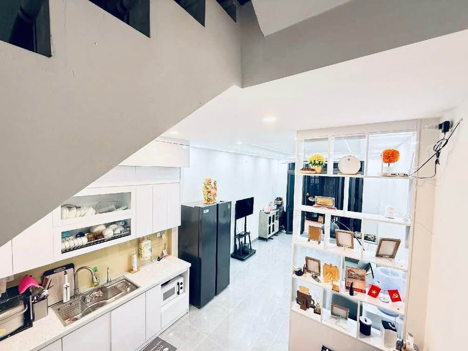 Nhà phố Lạc Long Quân, Xuân La 37m² giá 8 tỷ - Sổ đỏ chính chủ, thương lượng tốt!