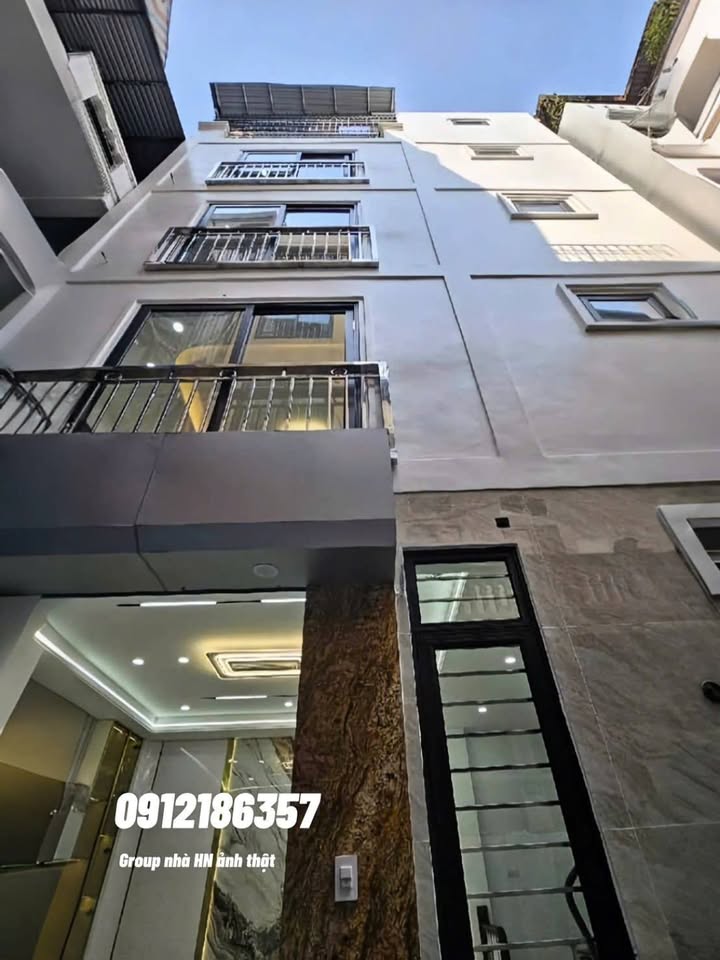 Nhà phố Bạch Mai 38m² giá 10.8 tỷ - Thiết kế hiện đại, thang máy tiện nghi!