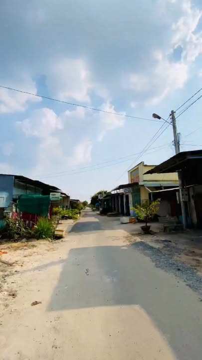 Nhà phố tại KP Long Kim, Hòa Thành 133m² giá 1.85 tỷ - Thiết kế hiện đại, gần chợ!