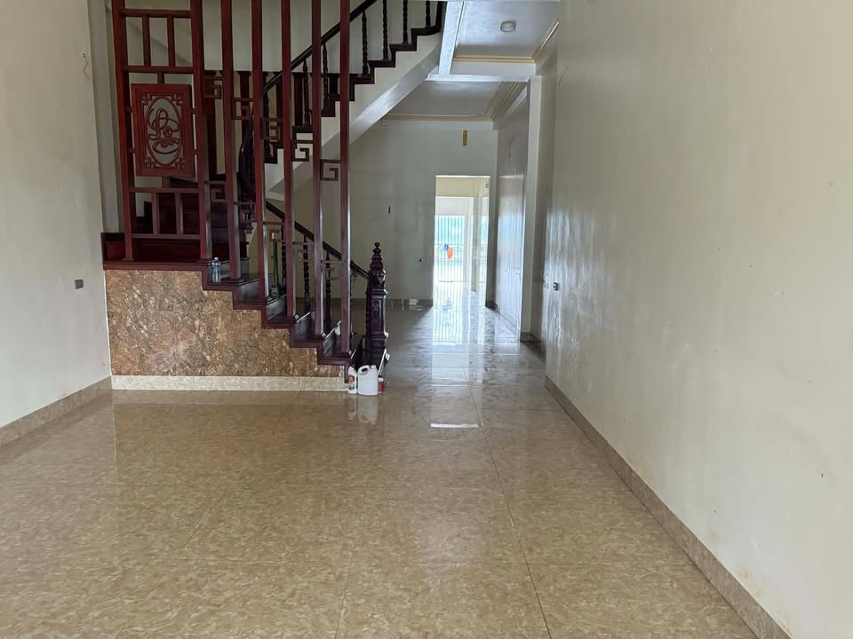 Nhà 2 tầng mặt đường Văn Cao, 107m², giá 4.5 tỷ - Đầu tư sinh lời ngay!