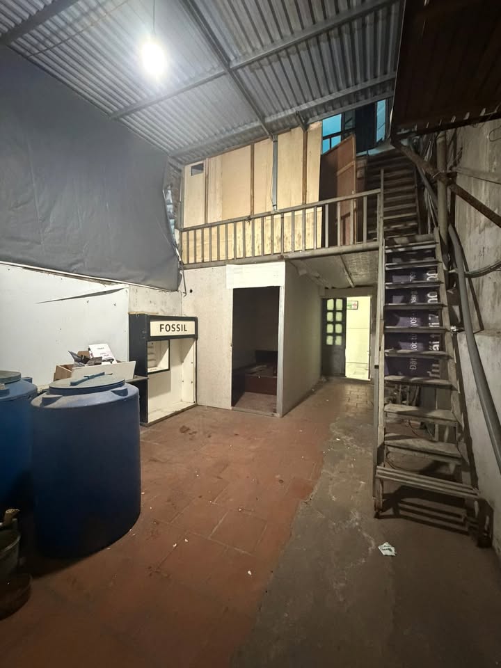 Nhà cho thuê ngõ Phúc Tân, 100m² giá 8 triệu - Phù hợp làm kho hoặc văn phòng!