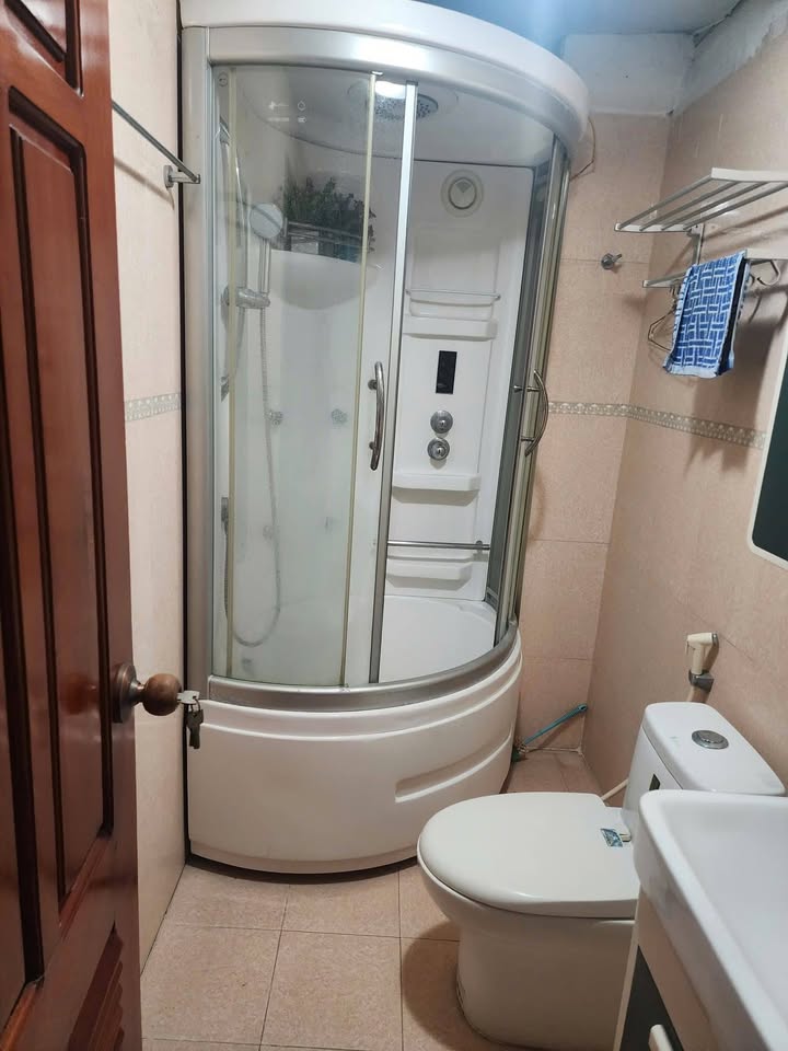 Nhà nguyên căn phố Nguyễn Văn Linh, Việt Hưng - 4PN, cho thuê giá tốt, kết hợp ở và văn phòng!