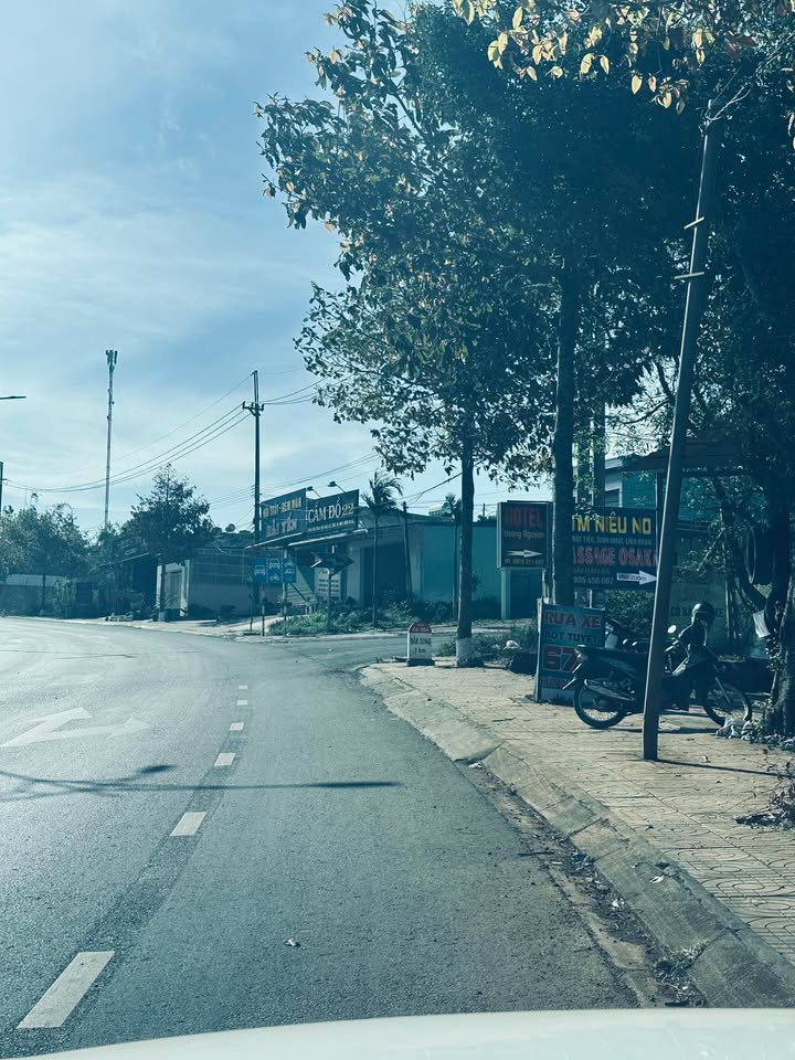 Đất nền mặt tiền Quốc lộ 14A, Đức Trọng, 350m² - Giá chỉ 2 tỷ!