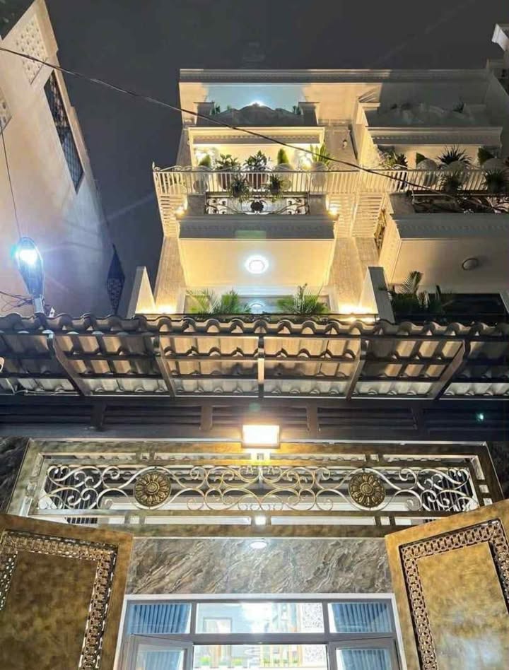 Nhà 5 tầng thang máy Phường 12 Gò Vấp 85m² giá 10.8 tỷ - Đầu tư sinh lời ngay!