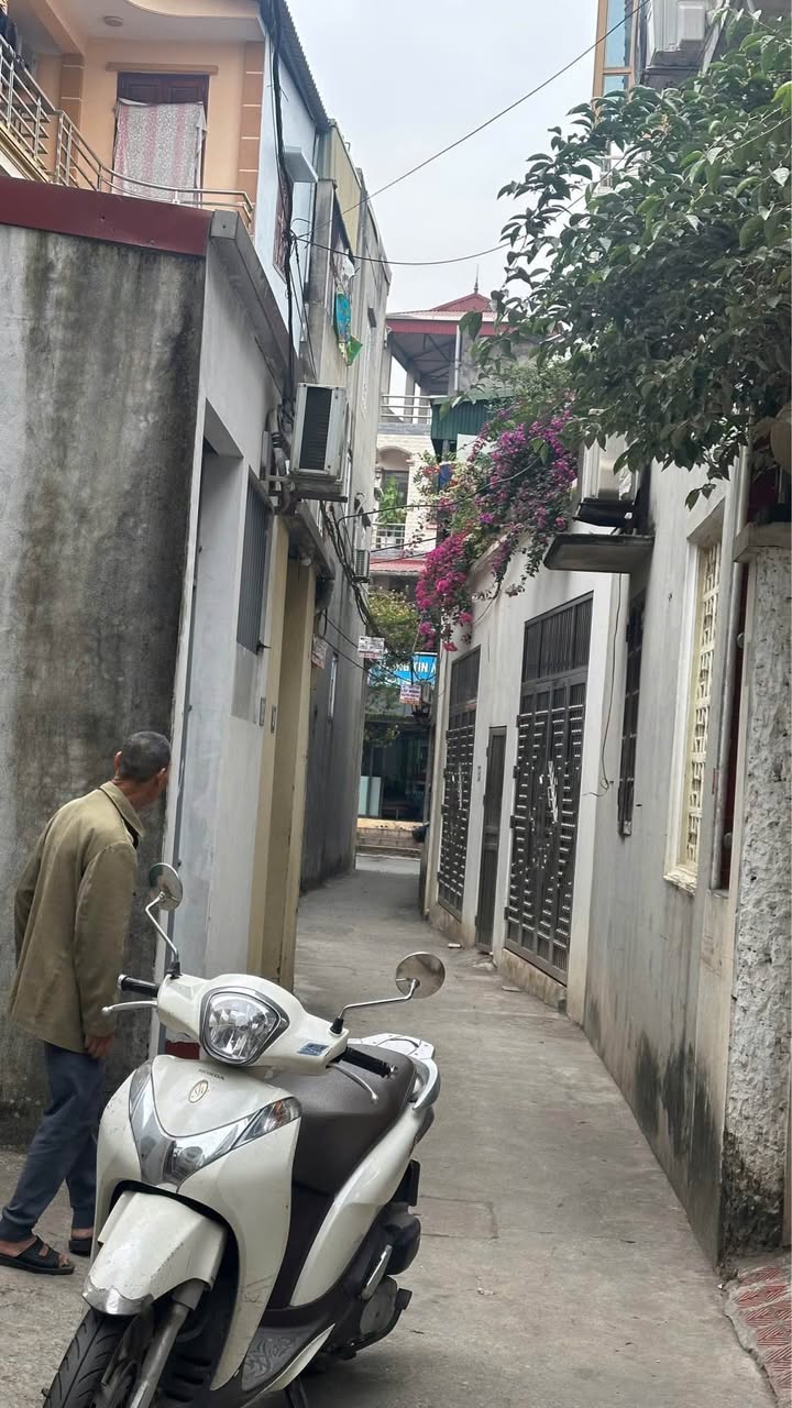 Đất Phúc Lợi Long Biên 38m² giá 5.85 tỷ - Sổ đỏ chính chủ, pháp lý sạch!