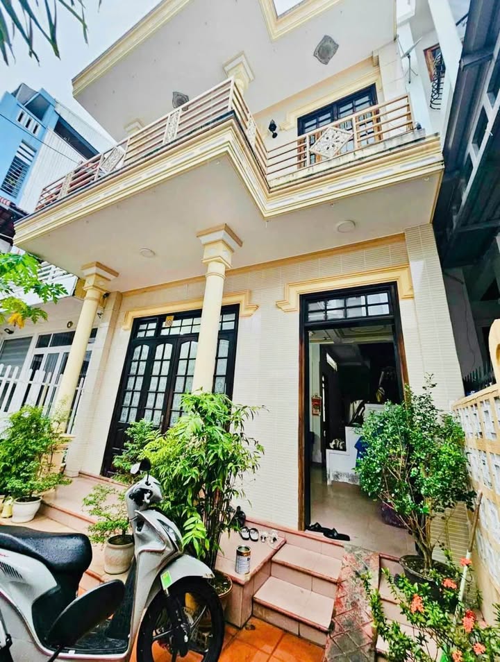 Nhà 2 tầng kiệt ô tô Phan Chu Trinh, Huế 135m² giá 3 tỷ - Không lụt lội, sẵn sàng ở ngay!