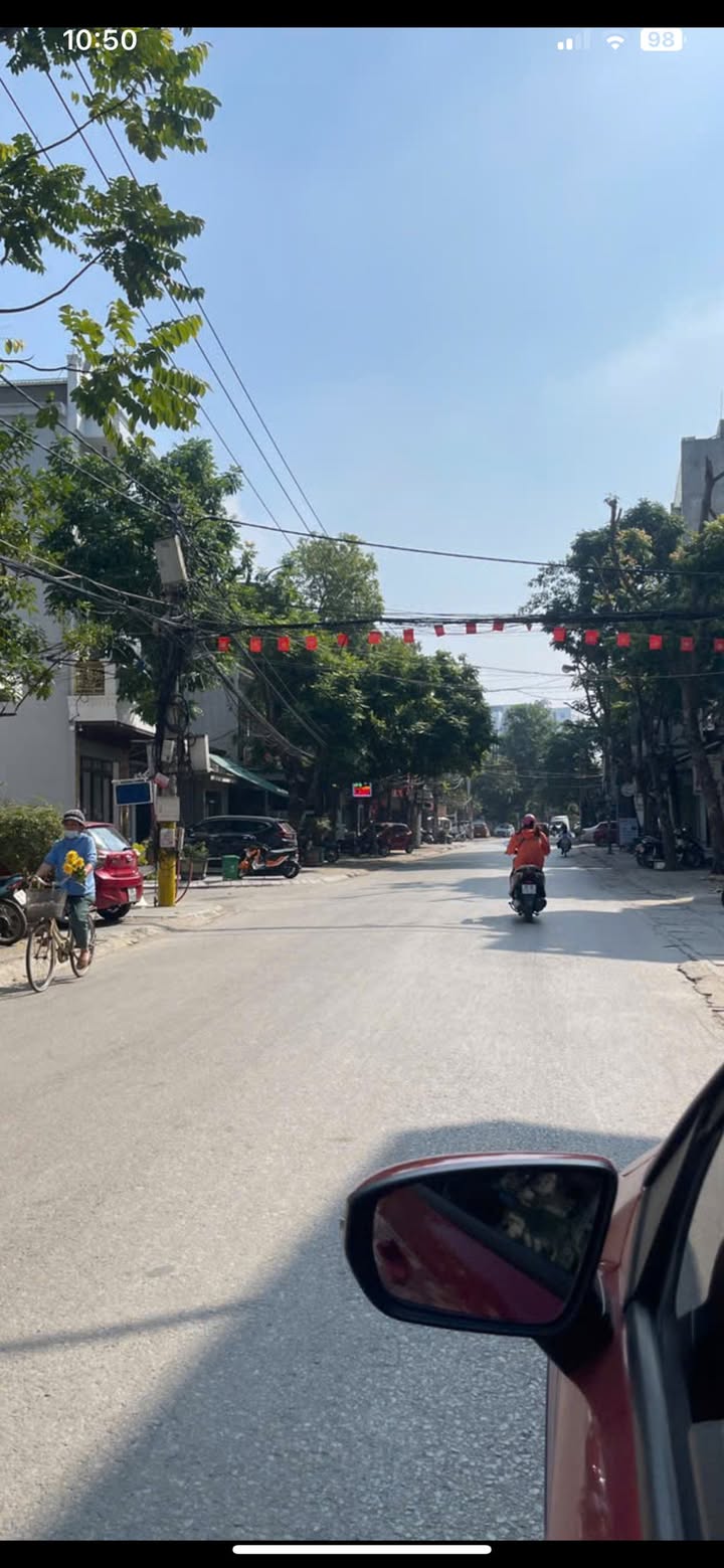 Nhà 2,5 Tầng Phường Đông Thọ 225m² giá 5.8 tỷ - Vị trí đẹp, tiện ích đầy đủ!