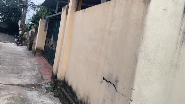 Đất mặt tiền 9m tại thị trấn Vôi, 197m² giá 1.8 tỷ - Tặng nhà 2 tầng tiện nghi!