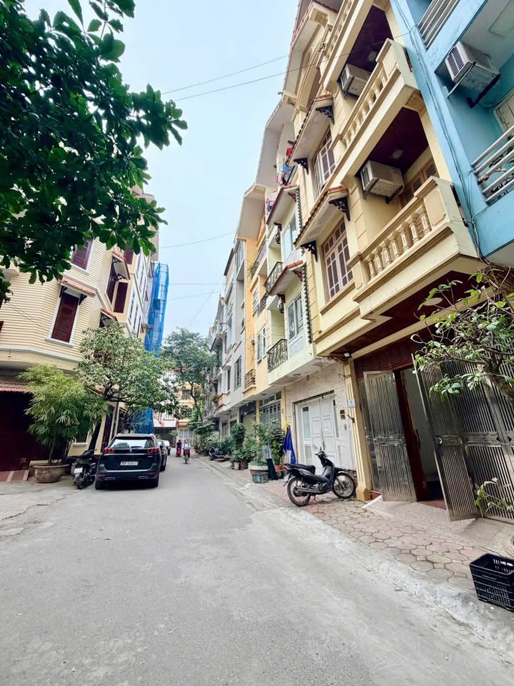 Nhà 7 tầng Đội Cấn 55m² giá 24.8 tỷ - Ô tô vào nhà, thang máy nhập khẩu!