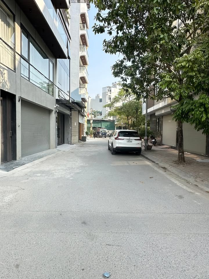 Nhà nguyên căn 5 tầng Thạch Bàn 15.5 triệu - Ô tô vào tận nhà, tiện làm văn phòng