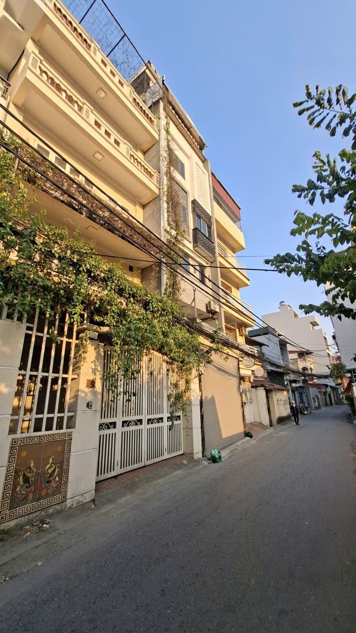 Đất phân lô Ngọc Thụy Long Biên 100m² - Sổ đỏ chính chủ, thanh khoản cao!