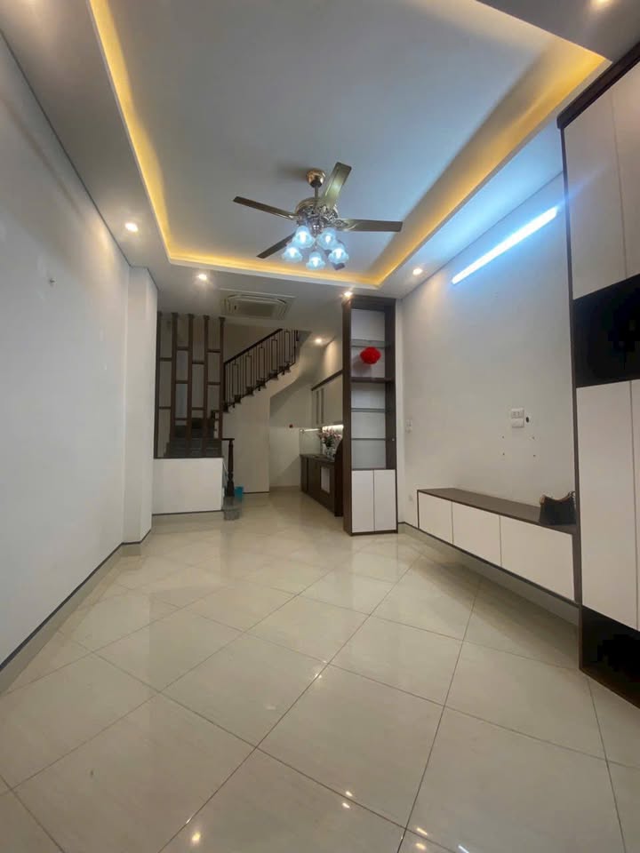 Nhà Ngọc Thụy 32m² giá 8 tỷ - Chính chủ bán nhanh, ô tô đỗ cổng!