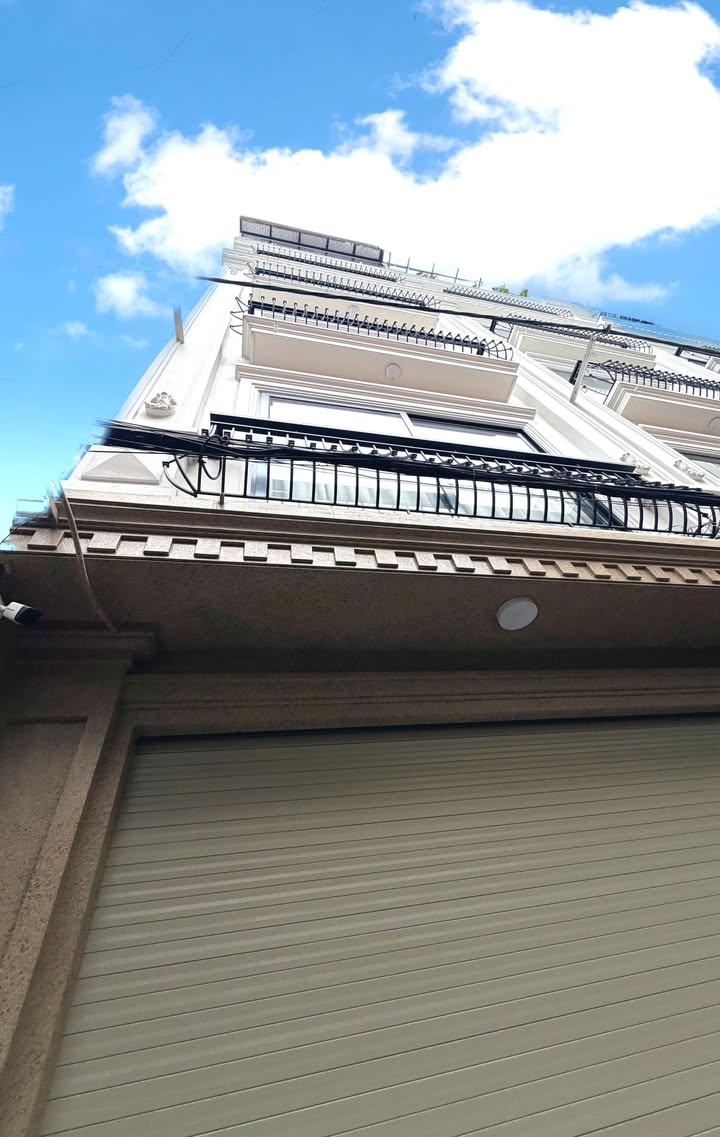 Nhà phố Trạm Long Biên 37m² giá 1 tỷ - Full nội thất, ô tô đỗ cửa!