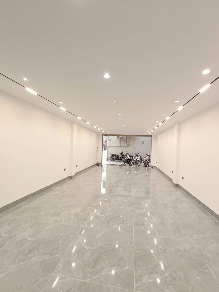 Nhà phố Nguyễn Văn Cừ, Gia Thụy 92m² giá 27 tỷ - Thiết kế hiện đại, thang máy, gara ô tô