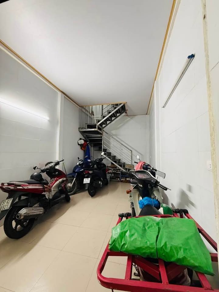 Nhà riêng Quận Thanh Xuân 29m² giá 5 tỷ - Sổ đỏ chính chủ, tiện ích đầy đủ!