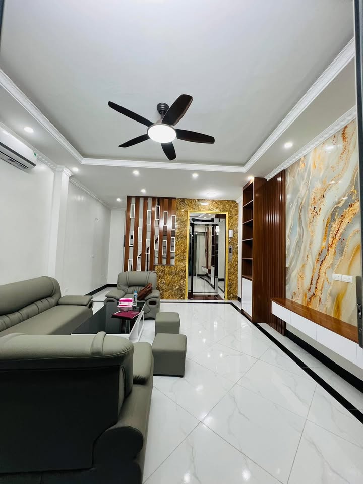 Nhà 6 tầng Phạm Văn Đồng, Cầu Giấy 34m² giá 10.5 tỷ - Đầu tư sinh lời ngay!