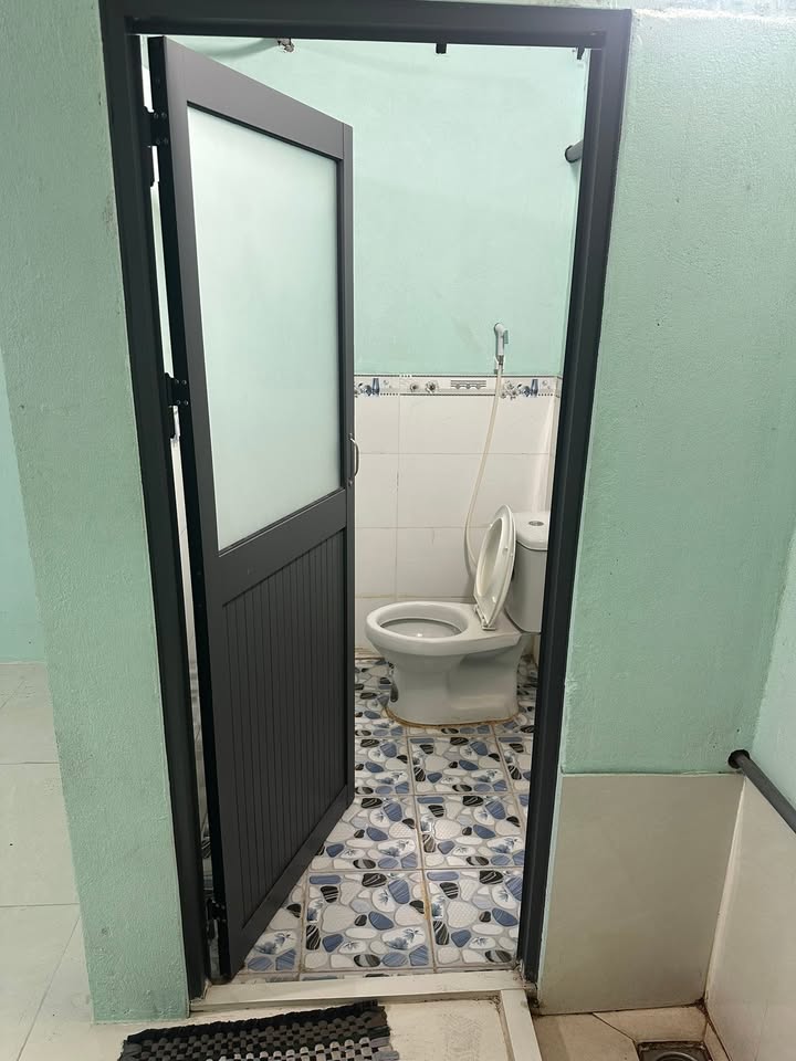 Phòng trọ cho thuê khu dân cư Tân Đức, 15m² giá 1.5 triệu - Tiện nghi đầy đủ!