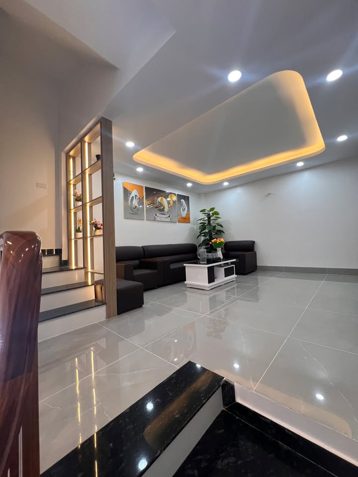 Nhà 4 tầng Ngọc Hồi 49m² giá 6.3 tỷ - Sổ đỏ chính chủ, vị trí đắc địa!