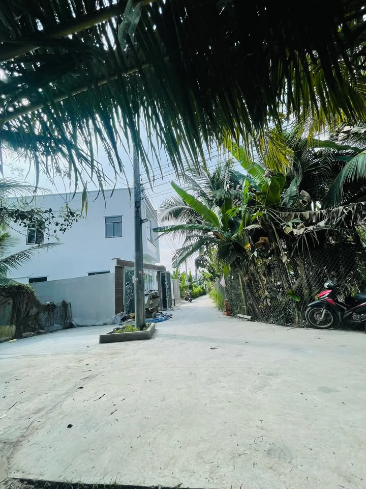 Nhà phố hướng Tây 96m² giá 1.45 tỷ - Gần chợ Trung An, tiện ích đầy đủ!