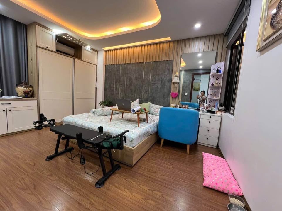 Nhà 5 tầng Hoàng Văn Thụ 46.8m² giá 7.5 tỷ - Thiết kế hiện đại, thang máy tiện lợi!