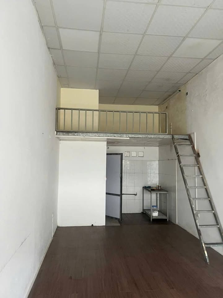 Cho thuê mặt bằng kinh doanh phố Nguyễn Gia Bổng, Long Biên 25m² - Vị trí đắc địa, giá chỉ 4 triệu!