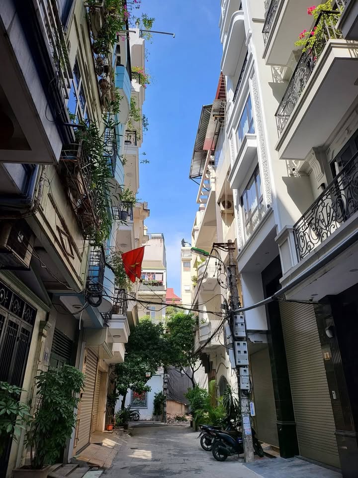 Cho thuê nhà tầng 1 Hào Nam 35m² giá 9 triệu - Vị trí đắc địa, thuận tiện kinh doanh!