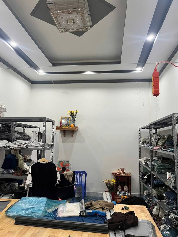 Nhà vườn đường Cổng 11, Phước Tân, 270m² giá 2.75 tỷ - Yên tĩnh, sổ riêng!