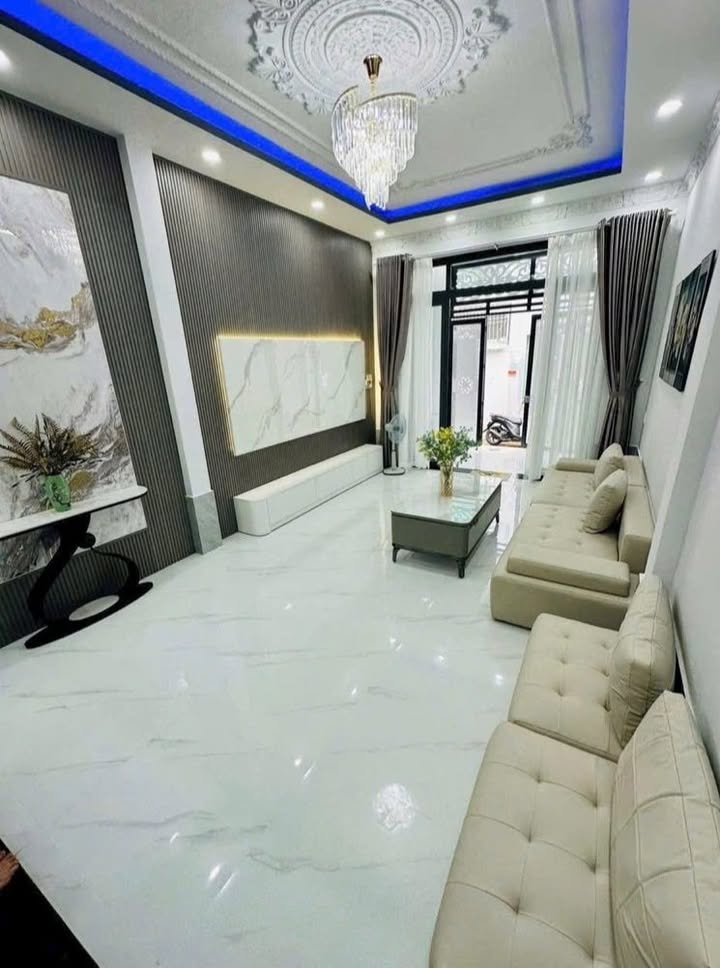 Nhà 2 tầng Lý Phục Man, Quận 7 - 104m² chỉ 6 tỷ - Phù hợp gia đình nhỏ!