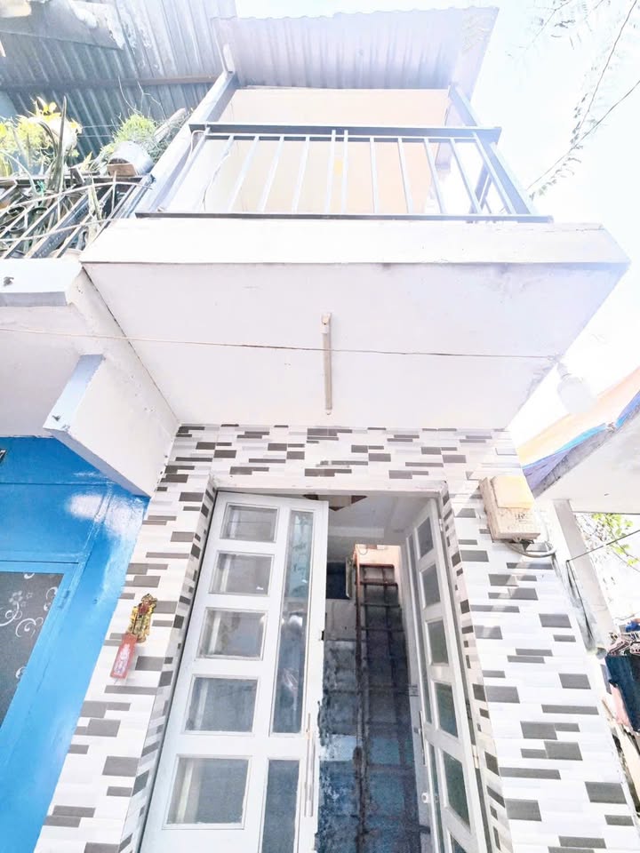 Nhà phố Xóm Chiếu Quận 4 9m² giá 1.35 tỷ - Sẵn sàng đầu tư ngay!